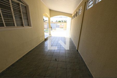 Garagem de casa para alugar com 3 quartos, 175m² em Jardim Balneario Meia Ponte, Goiânia
