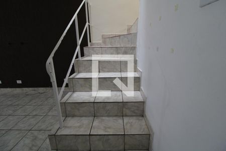 Escada de casa à venda com 3 quartos, 116m² em Jardim Cristal, São Paulo