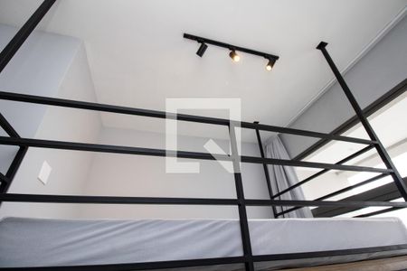 Quarto, pé direito, luminárias  de kitnet/studio à venda com 1 quarto, 25m² em Moema, São Paulo