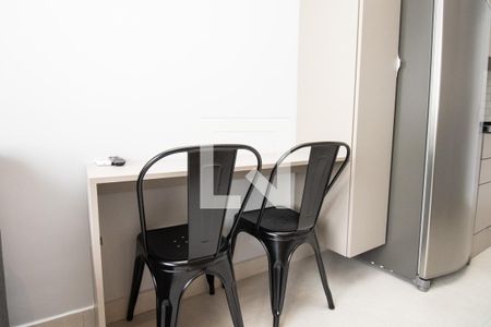 Sala, mesa e cadeiras  de kitnet/studio à venda com 1 quarto, 25m² em Moema, São Paulo