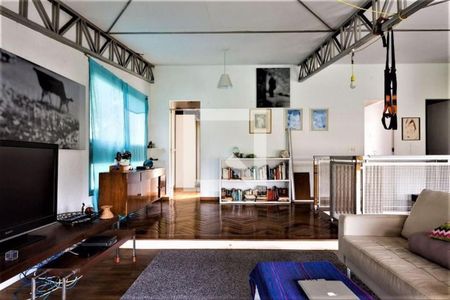 Casa à venda com 3 quartos, 215m² em Vila Progredior, São Paulo