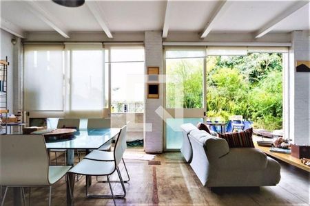 Casa à venda com 3 quartos, 215m² em Vila Progredior, São Paulo