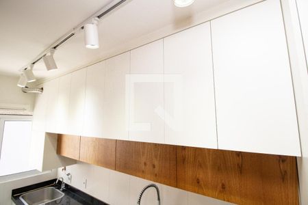 Apartamento à venda com 58m², 1 quarto e 1 vaga Apartamento à venda com 58m², 1 quarto e 1 vagaCozinha, trilho de luz e armário superior