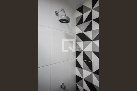 Apartamento à venda com 54m², 2 quartos e 2 vagasChuveiro do banheiro da suíte 