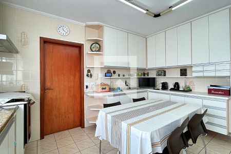 Casa à venda com 180m², 4 quartos e 2 vagasCozinha
