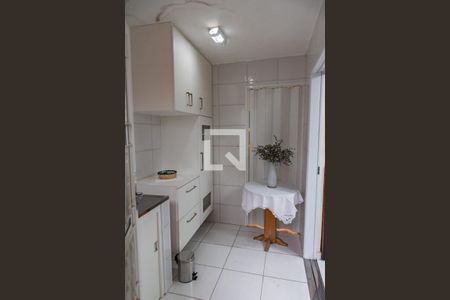 Casa à venda com 180m², 2 quartos e 2 vagasCozinha de serviço
