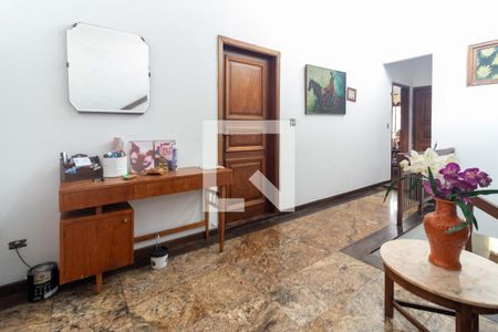 Casa à venda com 354m², 4 quartos e 2 vagas Casa à venda com 354m², 4 quartos e 2 vagasHall