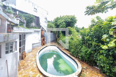 Casa à venda com 354m², 4 quartos e 2 vagas Casa à venda com 354m², 4 quartos e 2 vagasPiscina
