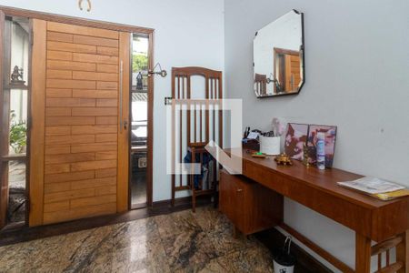 Casa à venda com 354m², 4 quartos e 2 vagas Casa à venda com 354m², 4 quartos e 2 vagasHall