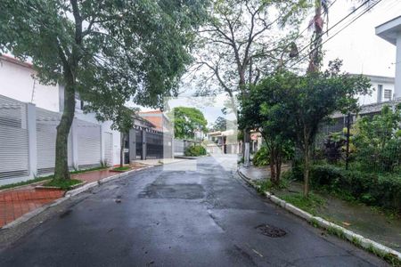 Casa à venda com 354m², 4 quartos e 2 vagas Casa à venda com 354m², 4 quartos e 2 vagasVista da Rua