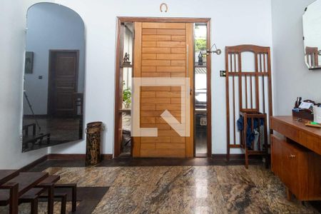 Casa à venda com 354m², 4 quartos e 2 vagas Casa à venda com 354m², 4 quartos e 2 vagasHall