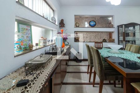 Casa à venda com 354m², 4 quartos e 2 vagas Casa à venda com 354m², 4 quartos e 2 vagasSala