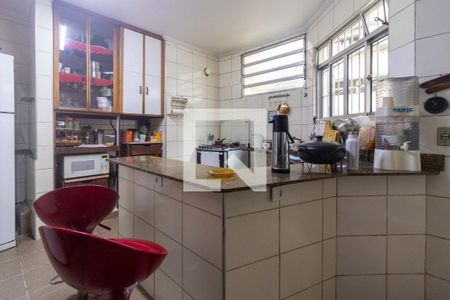 Casa à venda com 354m², 4 quartos e 2 vagas Casa à venda com 354m², 4 quartos e 2 vagasCozinha