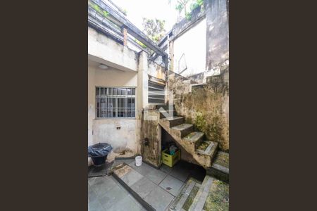 Casa à venda com 354m², 4 quartos e 2 vagas Casa à venda com 354m², 4 quartos e 2 vagasQuintal