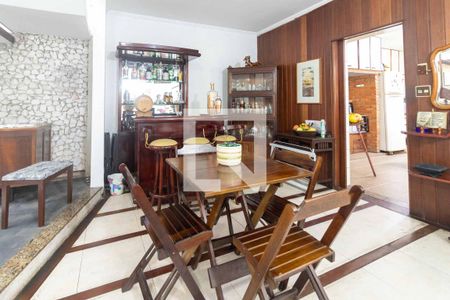 Casa à venda com 354m², 4 quartos e 2 vagas Casa à venda com 354m², 4 quartos e 2 vagasSala