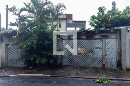 Casa à venda com 354m², 4 quartos e 2 vagas Casa à venda com 354m², 4 quartos e 2 vagasFachada