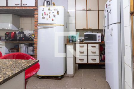 Casa à venda com 354m², 4 quartos e 2 vagas Casa à venda com 354m², 4 quartos e 2 vagasCozinha