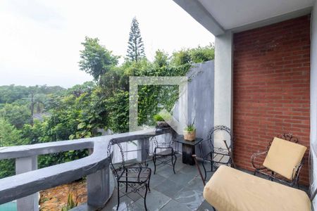 Casa à venda com 354m², 4 quartos e 2 vagas Casa à venda com 354m², 4 quartos e 2 vagasVaranda