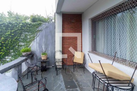 Casa à venda com 354m², 4 quartos e 2 vagas Casa à venda com 354m², 4 quartos e 2 vagasVaranda