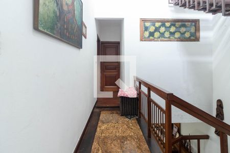 Casa à venda com 354m², 4 quartos e 2 vagas Casa à venda com 354m², 4 quartos e 2 vagasHall