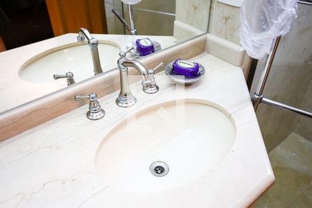 Apartamento à venda com 227m², 4 quartos e 6 vagasBanheiro da Suíte 1