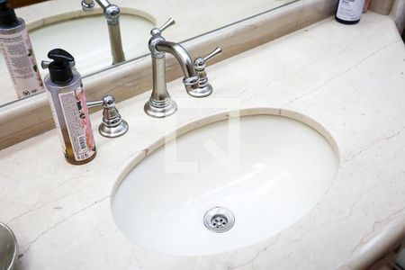 Apartamento à venda com 227m², 4 quartos e 6 vagasBanheiro da Suíte 4