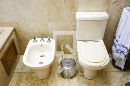 Apartamento à venda com 227m², 4 quartos e 6 vagasBanheiro da Suíte 3