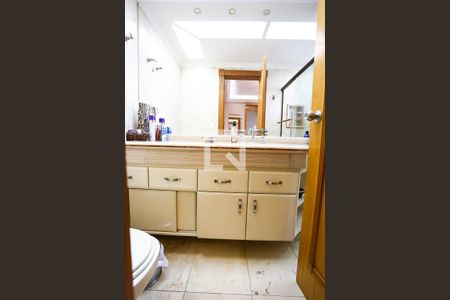 Apartamento à venda com 227m², 4 quartos e 6 vagasBanheiro da Suíte 4