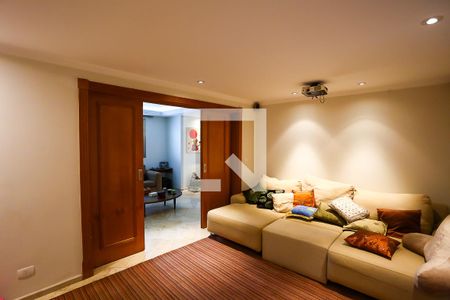 Sala de TV de apartamento à venda com 4 quartos, 227m² em Vila Andrade, São Paulo