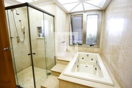 Apartamento à venda com 227m², 4 quartos e 6 vagasBanheiro da Suíte 3