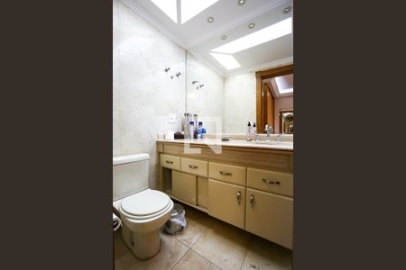 Apartamento à venda com 227m², 4 quartos e 6 vagasBanheiro da Suíte 2