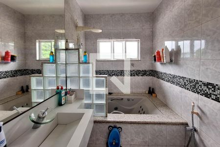 Casa de condomínio à venda com 530m², 5 quartos e 5 vagasBanheiro da Suíte 2