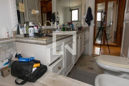 Apartamento à venda com 240m², 3 quartos e 5 vagasBanheiro Suite 2