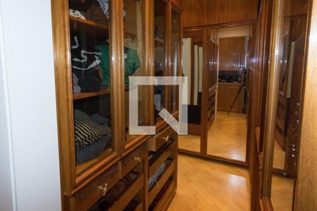 Apartamento à venda com 240m², 3 quartos e 5 vagasSuíte 2 - Closet