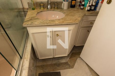 Apartamento à venda com 240m², 3 quartos e 5 vagasBanheiro Suite 3
