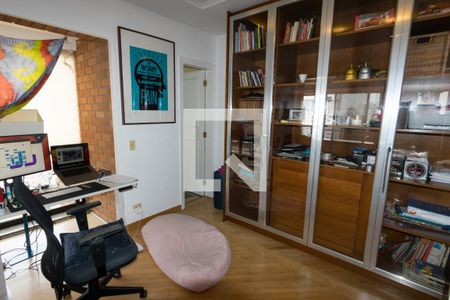 Apartamento à venda com 240m², 3 quartos e 5 vagasEscritório