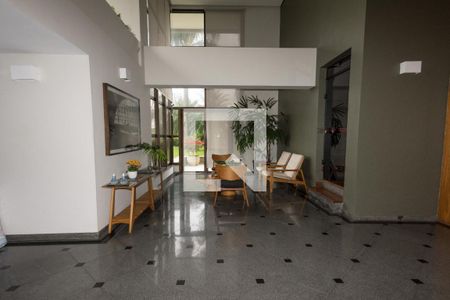 Apartamento à venda com 240m², 3 quartos e 5 vagasHall social