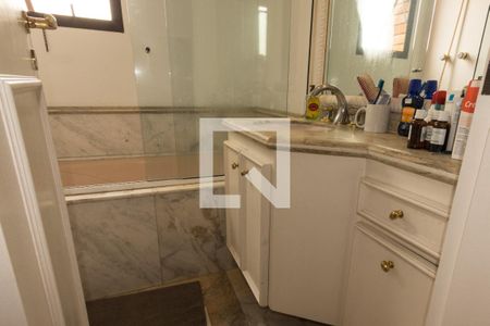 Apartamento à venda com 240m², 3 quartos e 5 vagasBanheiro Suite 3