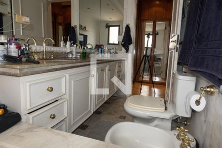 Apartamento à venda com 240m², 3 quartos e 5 vagasBanheiro Suite 2