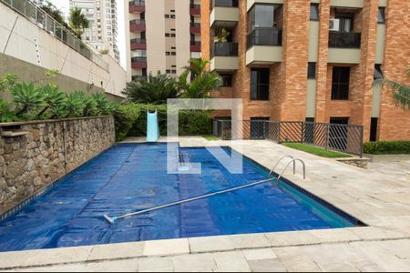 Apartamento à venda com 240m², 3 quartos e 5 vagasÁrea comum - Piscina