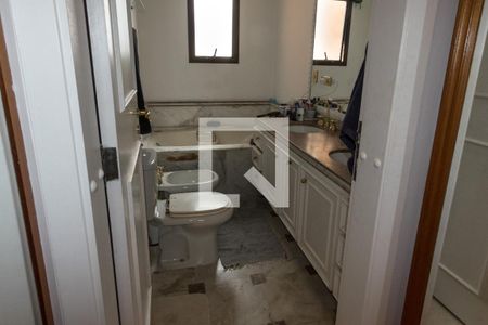 Apartamento à venda com 240m², 3 quartos e 5 vagasBanheiro Suite 2