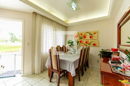 Sala de casa à venda com 3 quartos, 200m² em Igara, Canoas