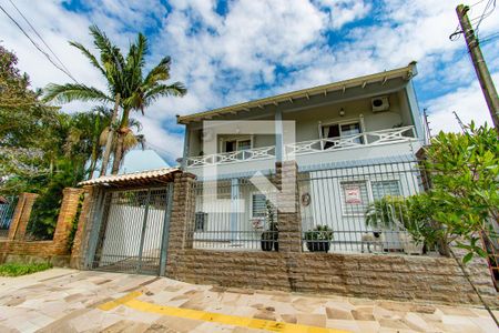 Casa à venda com 200m², 3 quartos e 3 vagas Casa à venda com 200m², 3 quartos e 3 vagasFachada