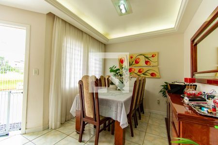 Sala de casa à venda com 3 quartos, 200m² em Igara, Canoas