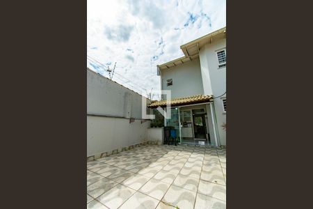 Casa à venda com 200m², 3 quartos e 3 vagas Casa à venda com 200m², 3 quartos e 3 vagasÁrea Externa