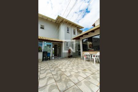 Casa à venda com 200m², 3 quartos e 3 vagas Casa à venda com 200m², 3 quartos e 3 vagasÁrea Externa