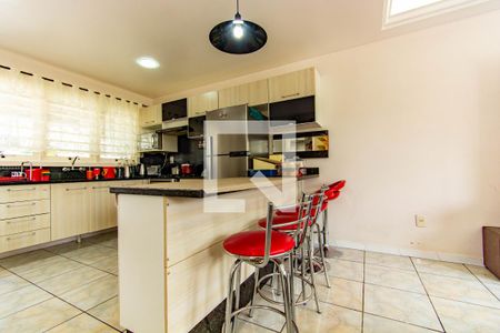 Casa à venda com 200m², 3 quartos e 3 vagas Casa à venda com 200m², 3 quartos e 3 vagasCozinha