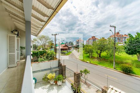 Casa à venda com 200m², 3 quartos e 3 vagas Casa à venda com 200m², 3 quartos e 3 vagasvaranda