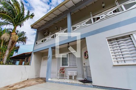 Casa à venda com 200m², 3 quartos e 3 vagas Casa à venda com 200m², 3 quartos e 3 vagasÁrea Externa