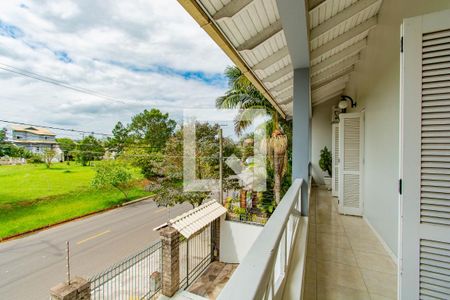 Casa à venda com 200m², 3 quartos e 3 vagas Casa à venda com 200m², 3 quartos e 3 vagasvaranda